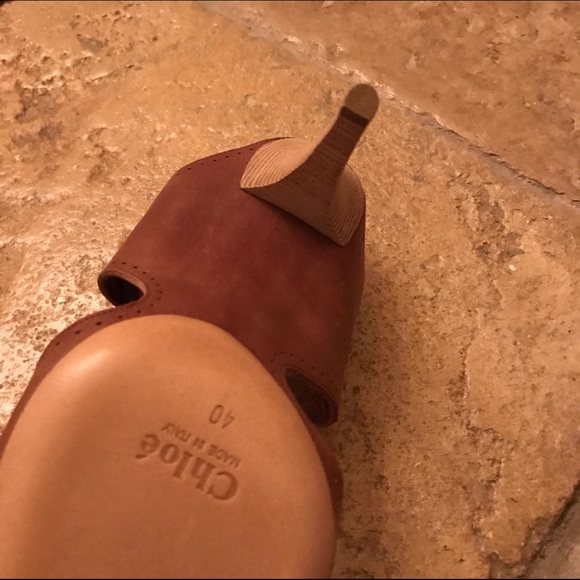 CHLOE- elastic sandal w/ stacked wood heel - Picture 3 of 3